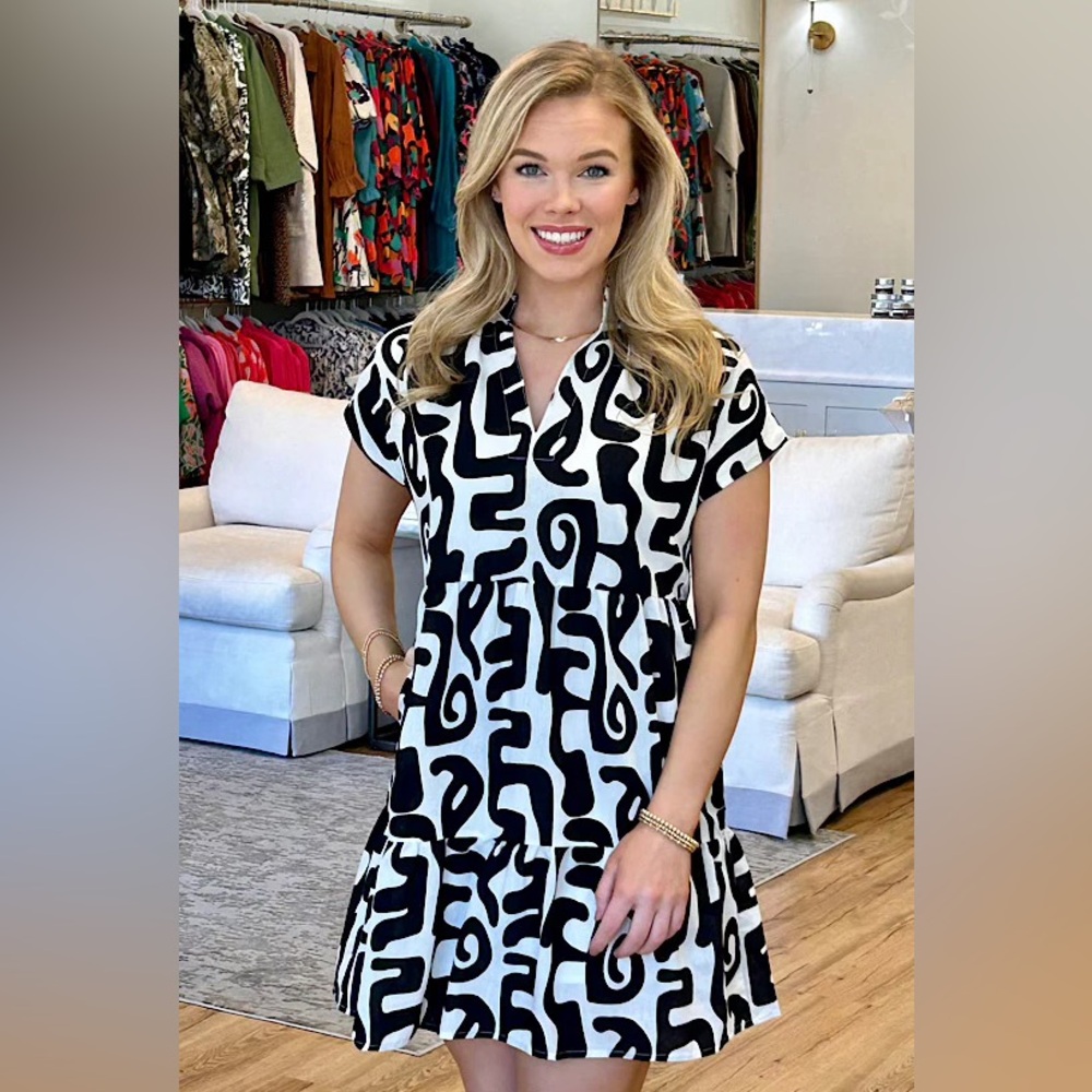 THML Lk new black and white flutter sleeve modern print swing dress size Medium